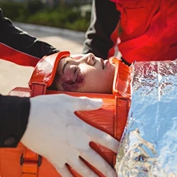 An injured woman due to car accident