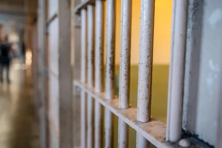 How Long Do You Stay in Jail for a Bench Warrant