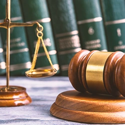A lawyer's gavel with books in the background