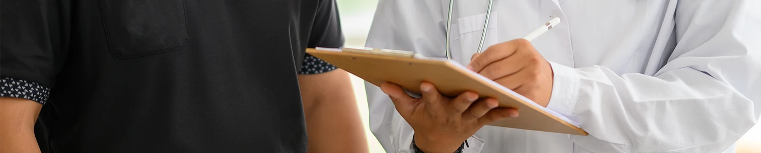 A doctor discussing the symptoms of bowel perforation