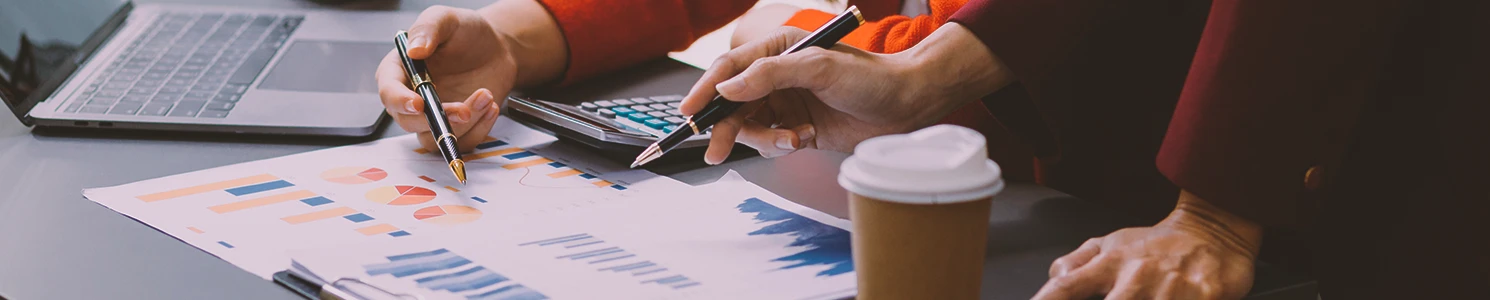 A lawyer computing the average settlement for the renal toxicity lawsuit